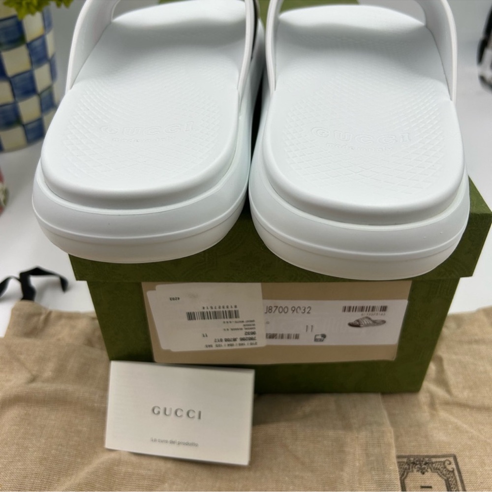 Men’s Gucci, web striped rubber pool slide size 11 made in Italy. Newest style! - Picture 9 of 12